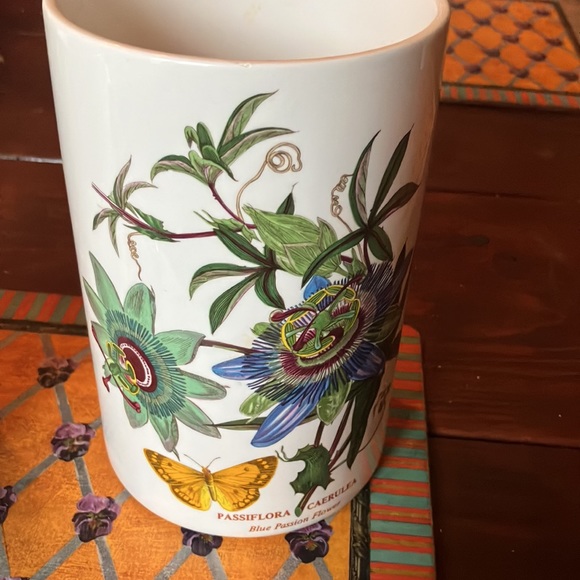 Portmeirion canisters I use them for flower vases/pots. 6-1/2 x4 smlrg 8 x 4-1/2 - Picture 8 of 8